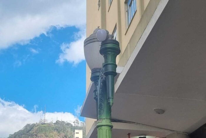População cobra reparo em lustre do Calçadão da São João 1 Populacao cobra reparo em lustre do Calcadao da Sao Joao