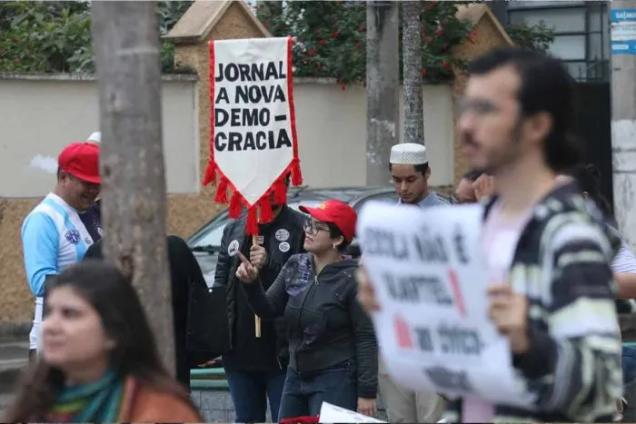 Protesto contra modelos civico militar Felipe Couri 1