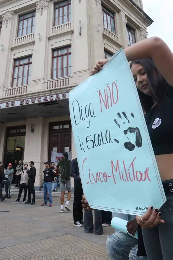 Protesto contra modelos civico militar2 Felipe Couri