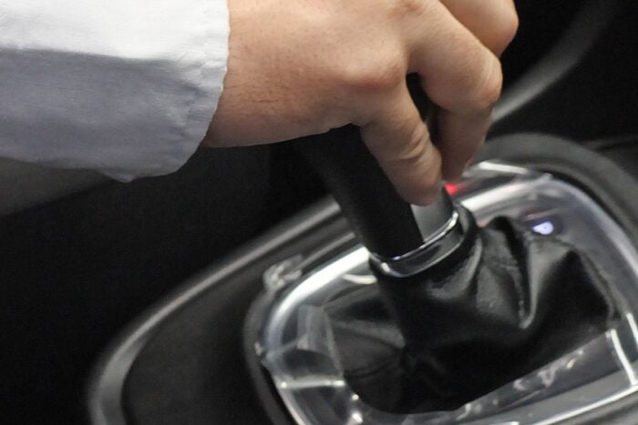 Uso do ponto neutro reflete no combustível, desgaste do carro e segurança 1 Uso do ponto neutro reflete no combustível, desgaste do carro e segurança