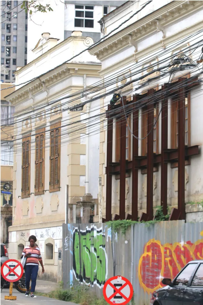 Casas 'gêmeas' tombadas no Granbery são arrematadas em leilão judicial por R$ 1,8 mi 1 casas gêmeas Granbery