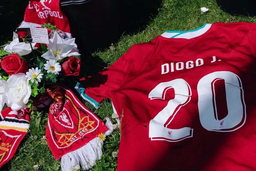 Emoção e homenagens de amigos do Liverpool marcam funeral de Diogo Jota e André Silva 1 diogo jota anfield by reproducao instagram editada