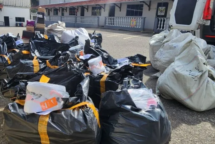 Homem é preso enquanto transportava mais de 3 mil produtos falsos na BR-265 1 Homem é preso enquanto transportava mais de 3 mil produtos falsos na BR-265