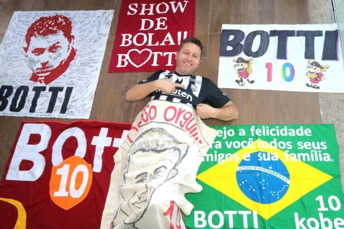 Ídolo no Japão, Raphael Botti reencontra torcedores em jogo festivo do Vissel Kobe 1 raphael botti. foto felipe couri