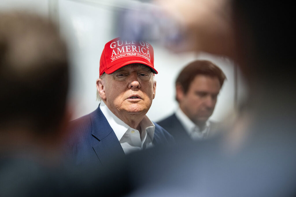 Trump diz que Brasil 'não tem sido bom' para os EUA e prevê anúncio de tarifas até quinta 1 trump by daniel torok editada