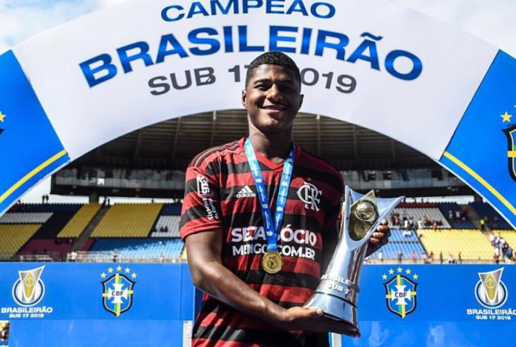 Tupi negocia com jogador da geração de Reinier no Flamengo 2 vinicius tupi