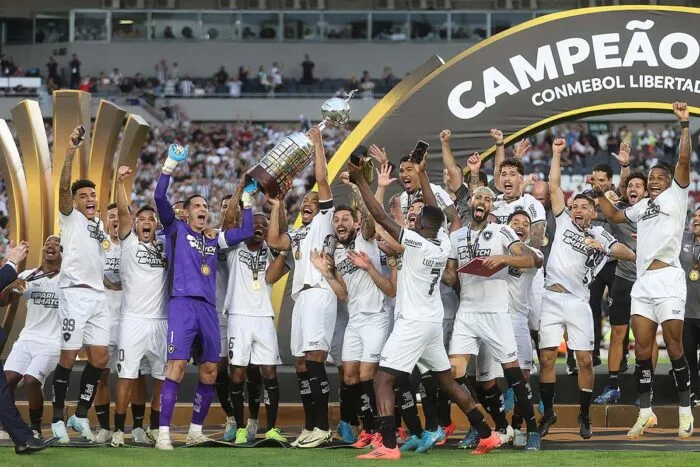 Com Botafogo, Brasil marca presença em todas as categorias da Bola de Ouro