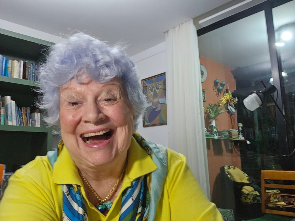 Tudo começou com a avestruz 1 AMARELO