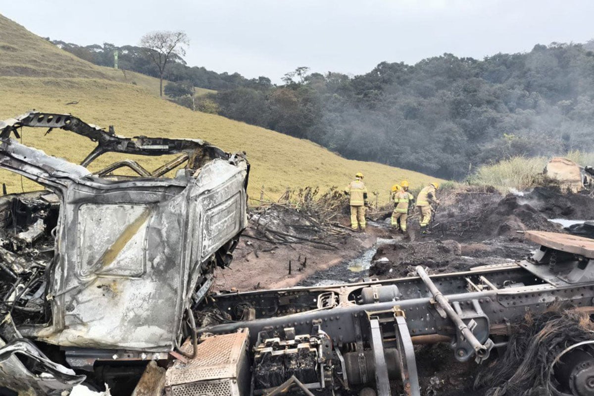 EXPLOSÃO-CAMINHÃO---DIVULGAÇÃO-CBMMG-(2)