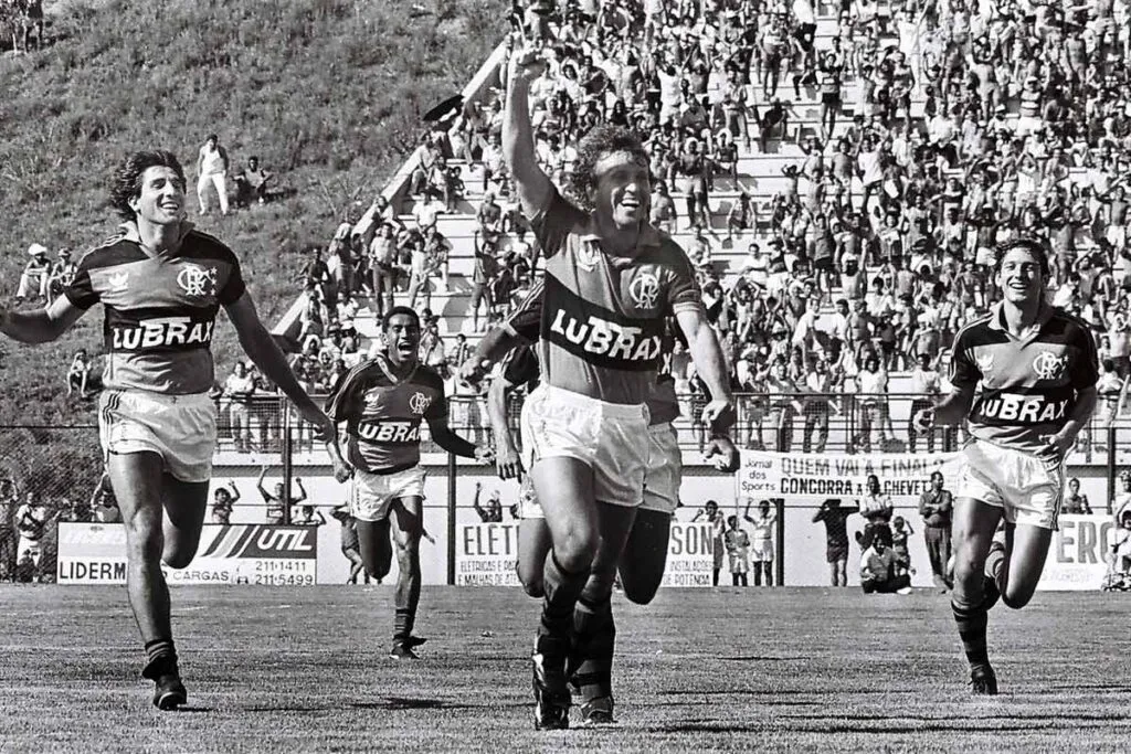 Flamengo-goleia-o-Fluminense-na-despedida-de-Zico-no-Estádio-Municipal---Foto-ROBERTO-FULGÊNCIO-02-12-1989