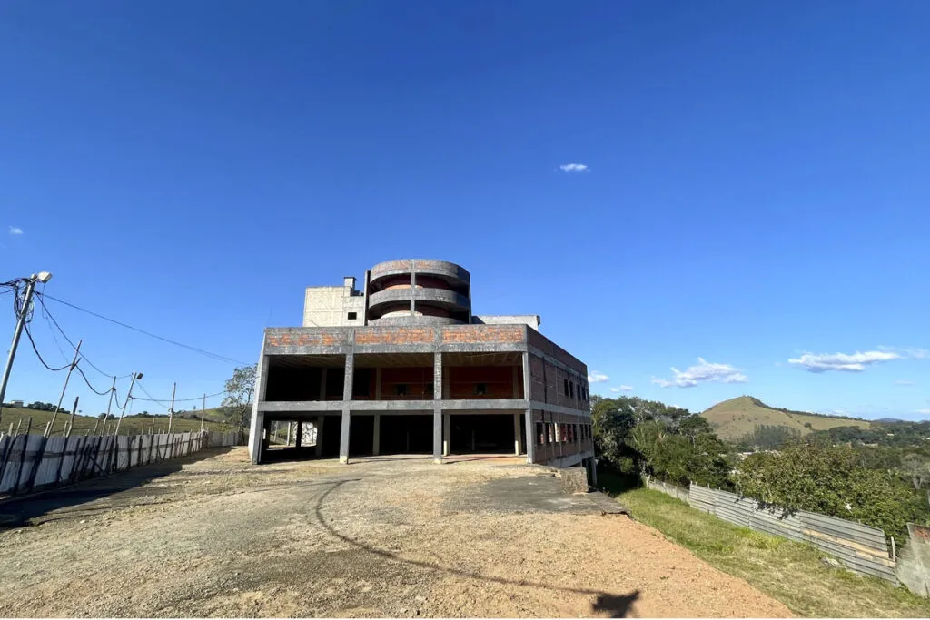 HOSPITAL OBRA PARADA FELIPE COURI 7