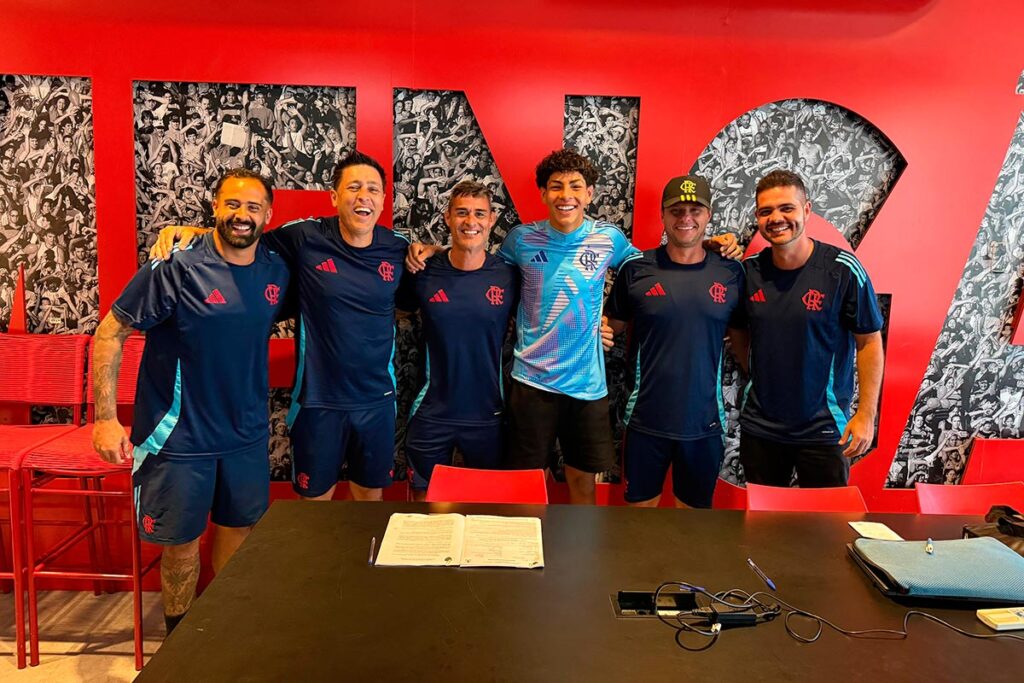 Com multa de R$ 190 milhões, juiz-forano assina primeiro contrato profissional com o Flamengo