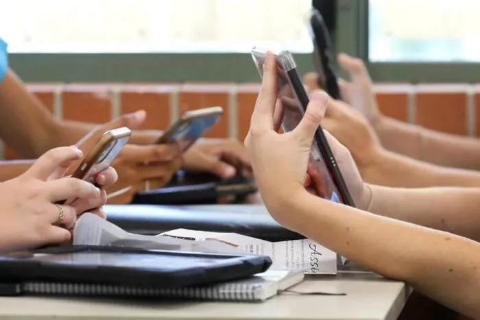 'Eca Digital': Câmara aprova projeto contra adultização e exploração de crianças em redes sociais 1 Eca Digital