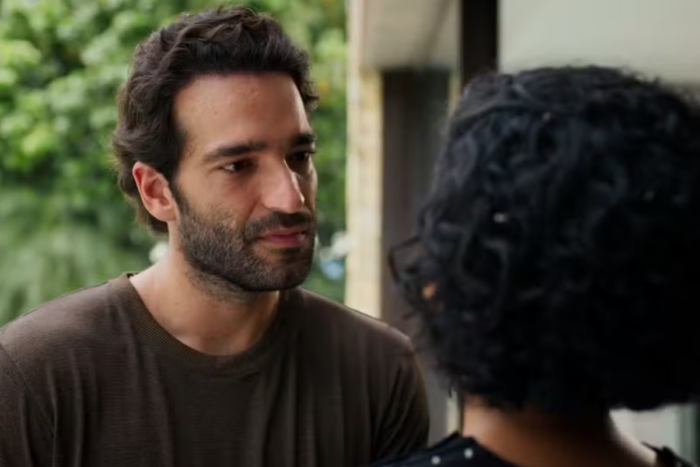 Maria de Fátima conta segredo de Odete para Afonso em 'Vale tudo' 1 Afonso (Humberto Carrão) descobre sobre envolvimento de César (Cauã Reymound) com sua mãe (Foto: Globo)