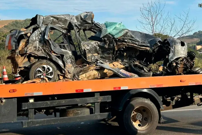 Casal morre após colisão entre carro e caminhão na BR-116 1 br-116 colisão casal