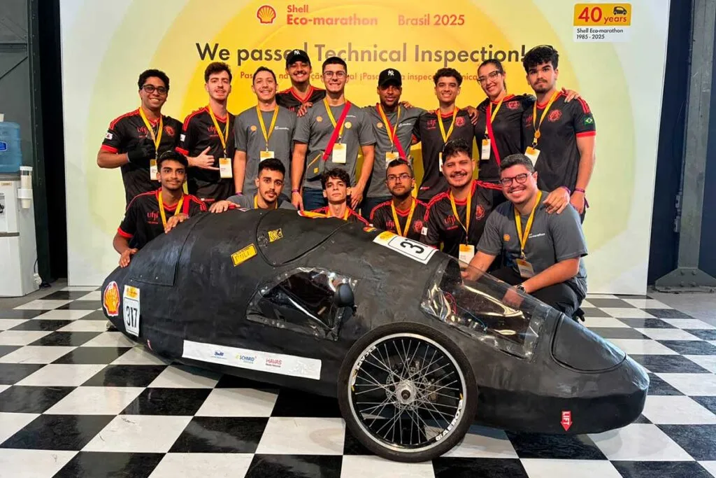 Estudantes da UFJF participam de competição da Shell com carenagem de materiais recicláveis