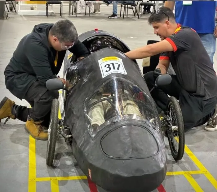 Estudantes da UFJF utilizam materiais recicláveis em carro para competição da Shell no Rio 2 equipe capivara 2