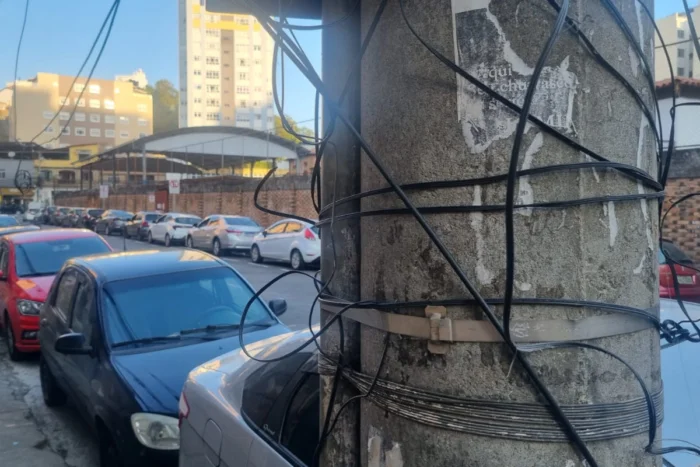 fios soltos e danificados vida urbana tribuna