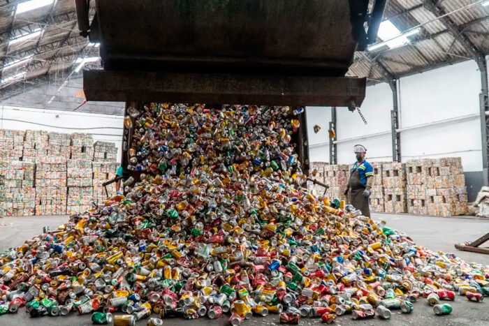 Brasil mantém índice de reciclagem de latinhas acima de 96% por 16 anos seguidos 1 latinha divulgacao recicla latas