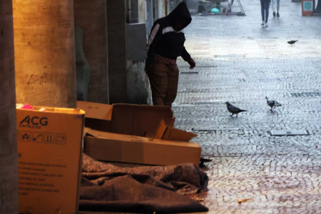 Câmara publica lei que oferece apoio a pessoas em vulnerabilidade social para retornarem à cidade de origem