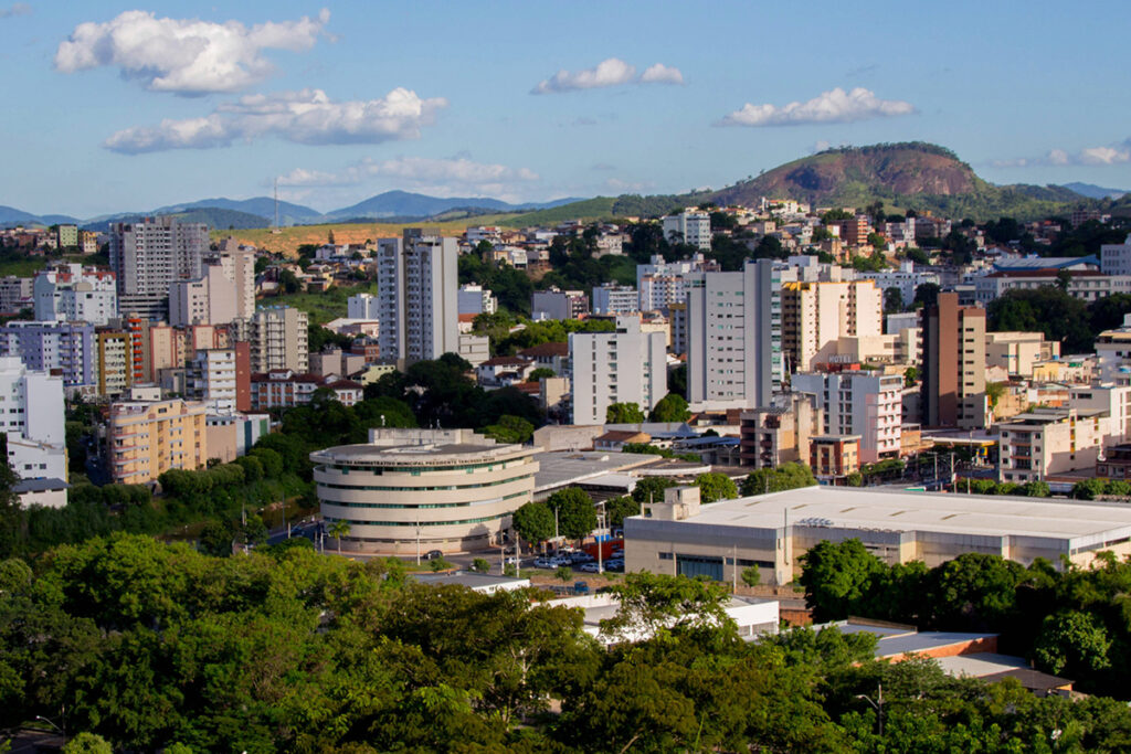 Prefeitura de Muriaé seleciona Auxiliar de Saúde Bucal - ESF para cadastro de reserva. Salário R$ 1.621; inscrições até 29 de maio.