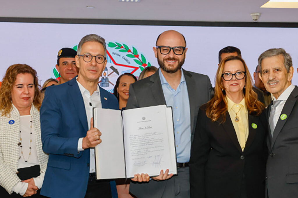 Novo secretário de Educação pretende voltar com debate sobre escolas cívico-militares 1 Novo secretário de Educação pretende voltar com debate sobre escolas cívico-militares