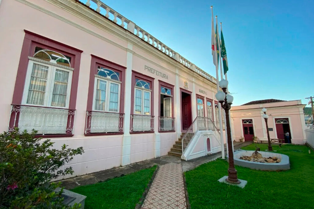 Prefeitura de Leopoldina divulga seleção para área de saúde 1 Prefeitura de Leopoldina confirma prejuízo de R$ 763 mil em contrato de paisagismo