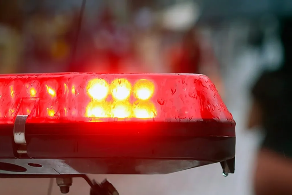 Homem é preso após filmar mulheres em banheiros químicos de torneio leiteiro