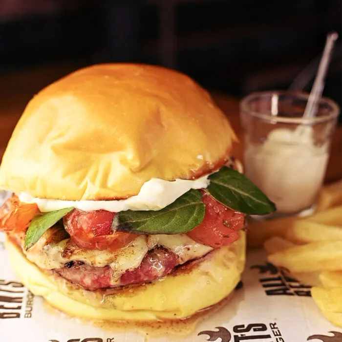 05 All Bents Burger BENTS CAPRESE