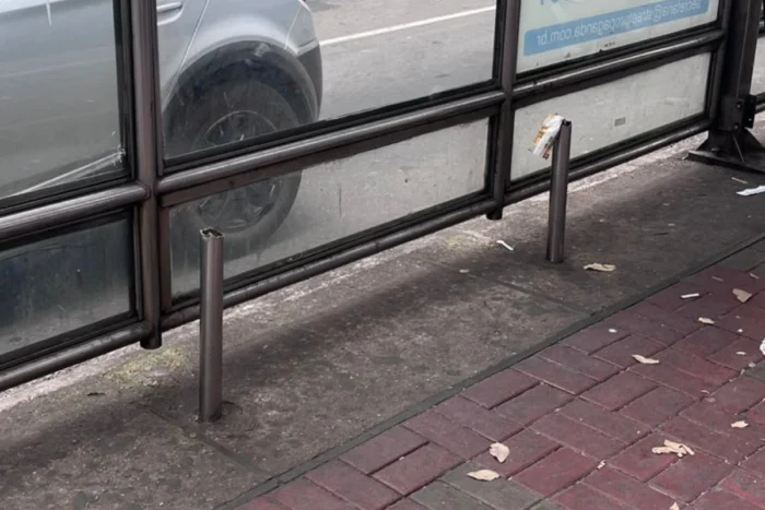 Estrutura danificada em ponto de ônibus da Rio Branco preocupa usuários 2 1200 x 800 2 1