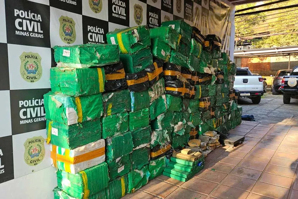 A maior do ano: Mais de 2 toneladas de droga são apreendidas e dois são presos em operação conjunta