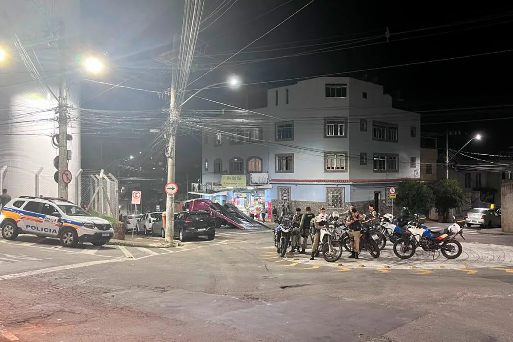 Operação tornado da PM realiza blitz no Dom Bosco; trânsito fica lento no local