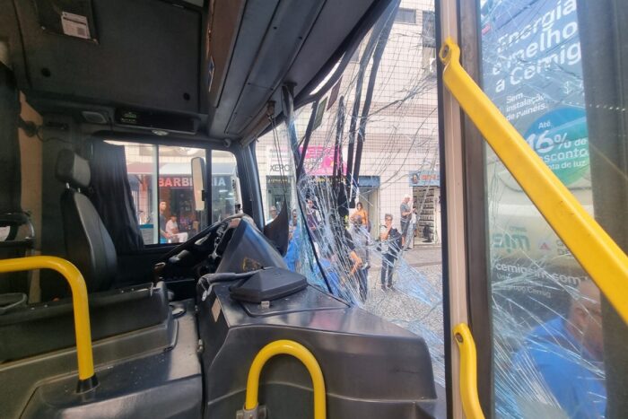Batida onibus Leonardo Costa