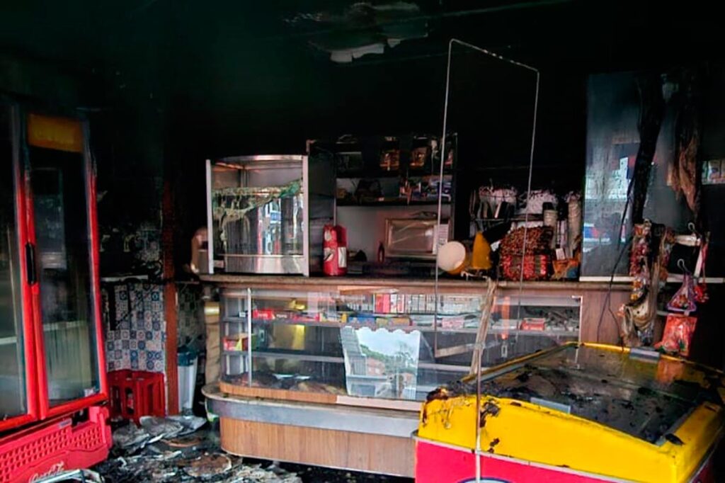 Incêndio danifica interior de padaria no Santa Luzia 1 INCÊNDIO-PADARIA-SANTA-LUIZA-CAPA