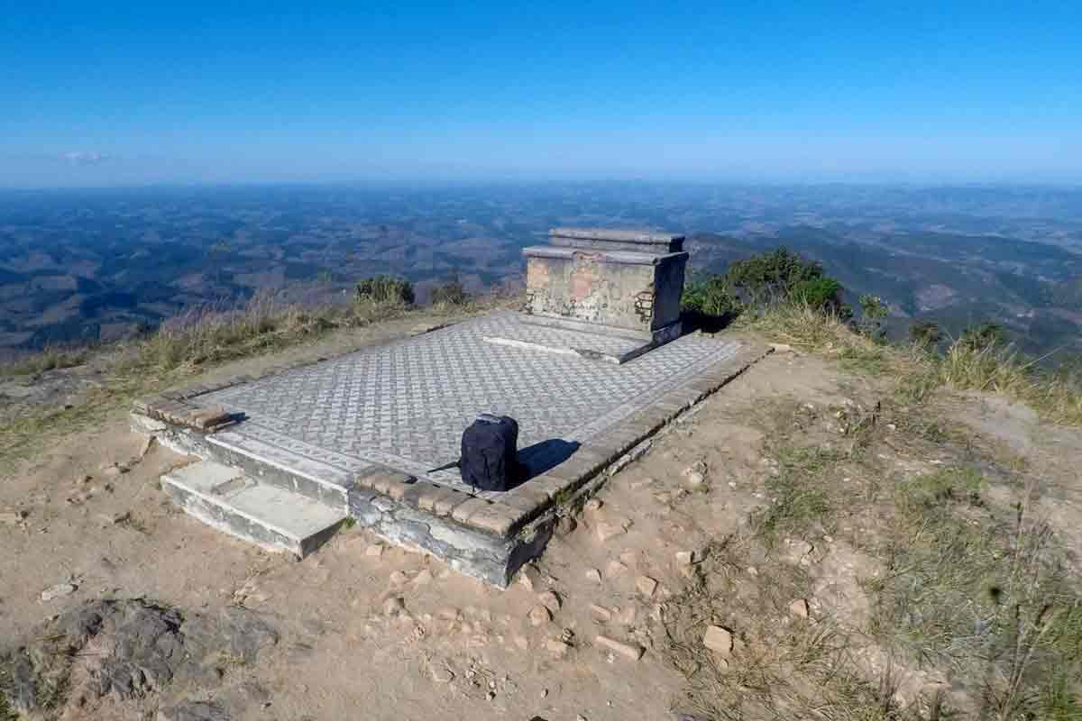 Centenário de capela é marcado por peregrinação e celebração no Pico do Pião 4 Pico do Pião