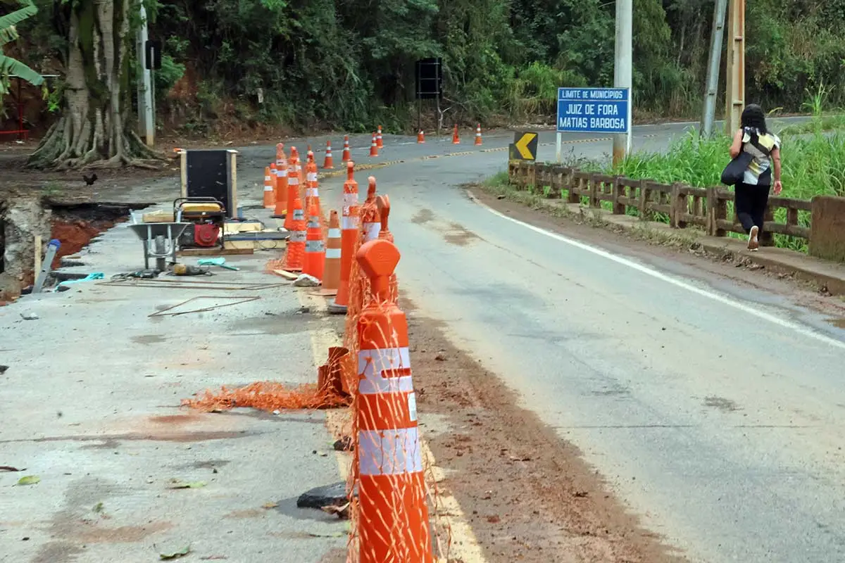 Obras interditam ponte do Zamba entre Juiz de Fora e Matias Barbosa 3 Ponte do Zamba