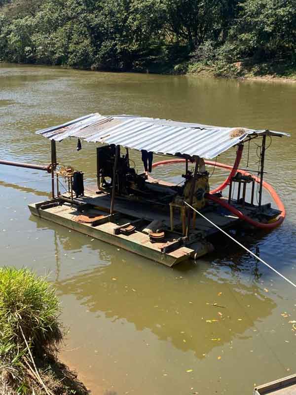 PF realiza operação contra extração ilegal de areia na divisa entre Minas e Rio