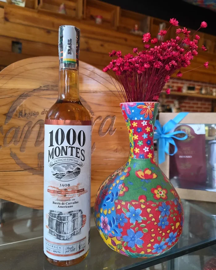 Uma cachaca e um queijo que combinacao perfeita Ainda mais se for da canastra.No emporio @di
