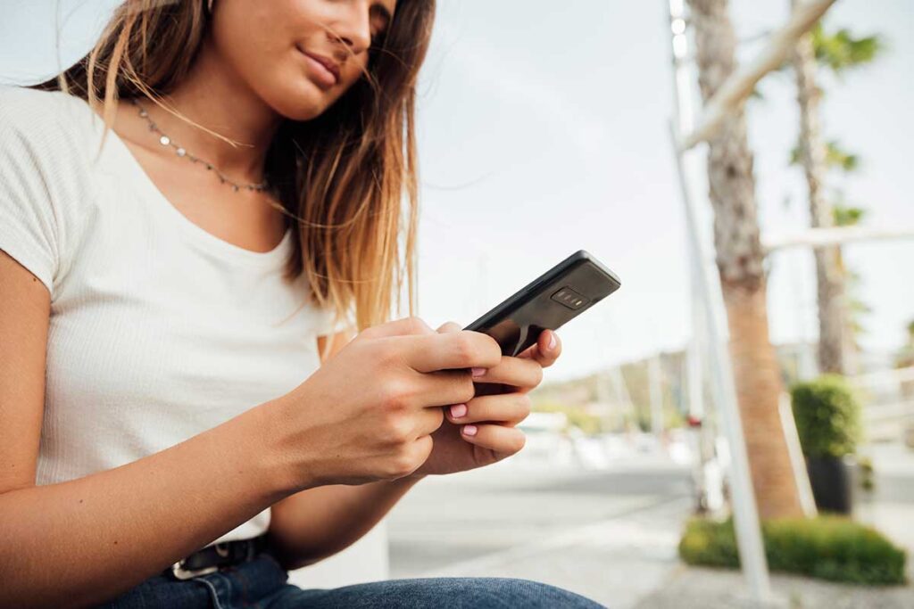Passar 3 dias longe do celular pode mudar seu cérebro, sugere estudo