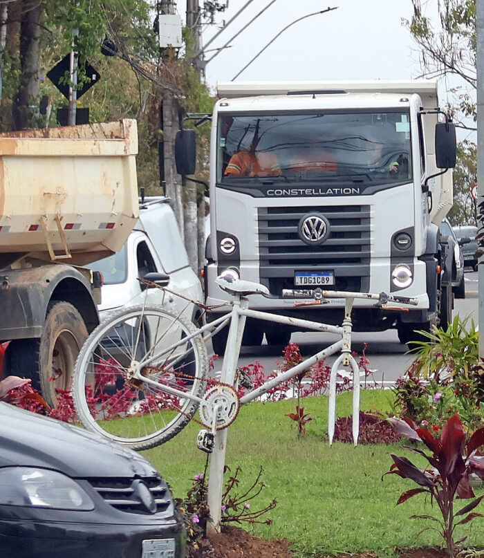 monumento vandalismo ghost bike juiz de fora