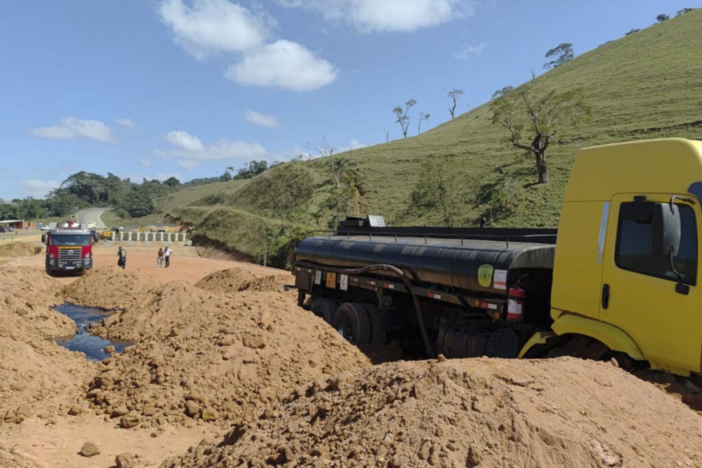 acidente caminhão Muriaé