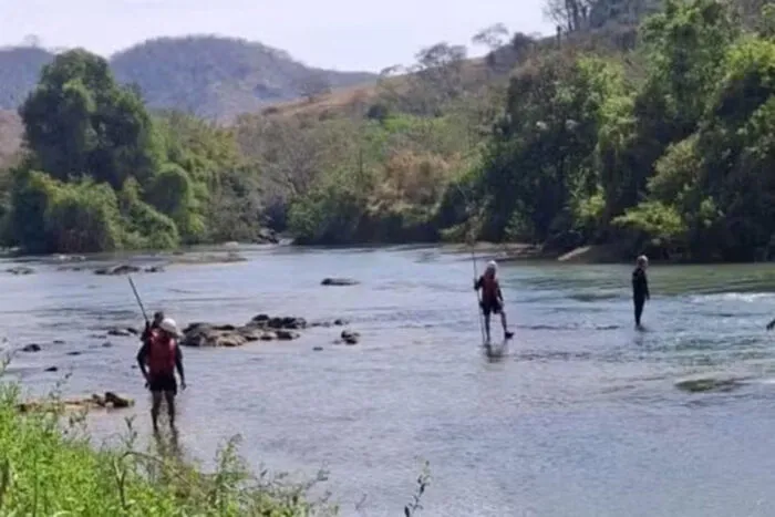 Bombeiros continuam buscas por jovem que caiu em cachoeira na região