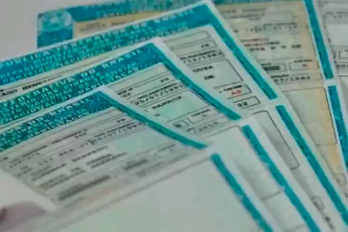 Minas Gerais começa a exigir CRLV 2025 para parte dos veículos 2 Minas Gerais inicia exigência do CRLV 2025 para veículos com placas de final 1, 2 e 3