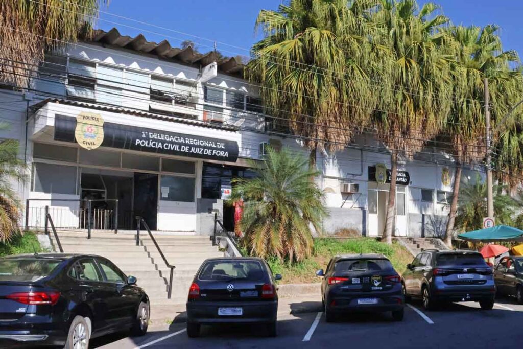 Suspeito de agredir vítima e cortar seu cabelo durante cobrança de dívida é preso em Juiz de Fora 1 delegacia policia civil santa terezinha foto leonardo costa 4