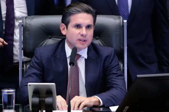 Câmara barra indicação de Eduardo Bolsonaro como líder da minoria e mantém contagem de faltas 1 hugo motta Bruno Spada Camara dos Deputados