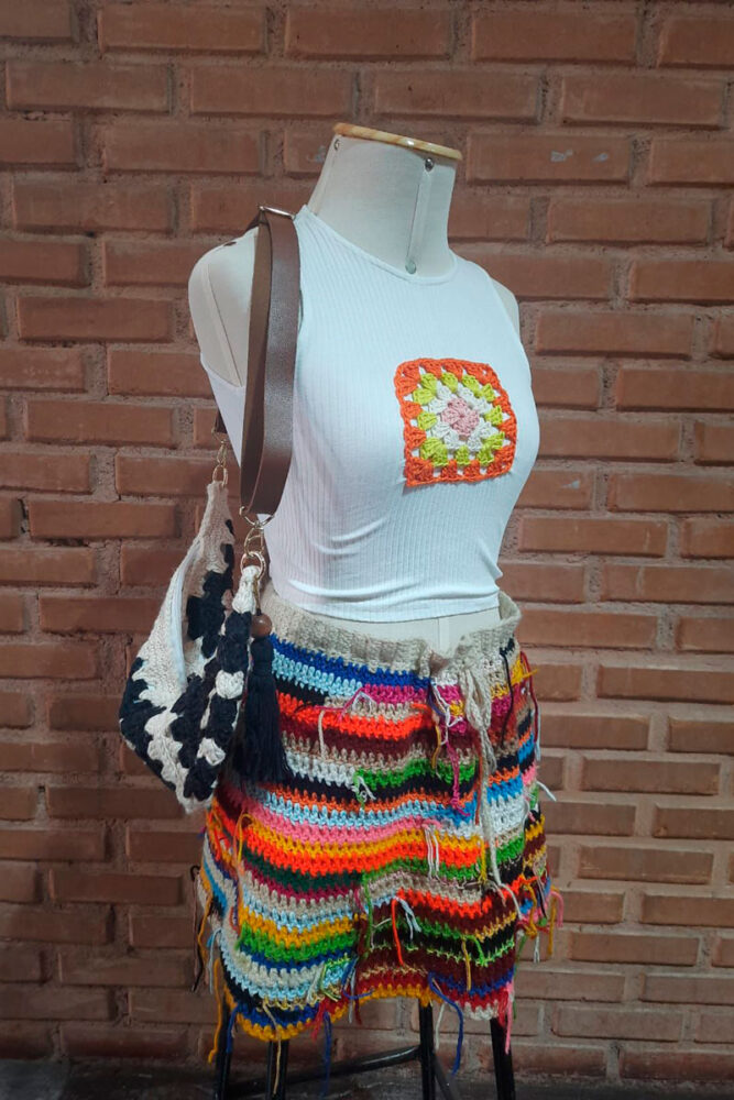 Conheça Si Duarte: crocheteira que reforça ancestralidade em roupas e acessórios 2 si duarte