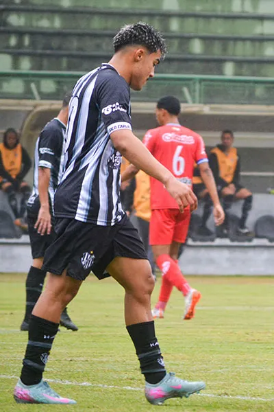 'Comunhão entre time e torcida': treinador do Tupi elogia postura em primeira vitória 4 tupi. foto matheus tavares dycom sports
