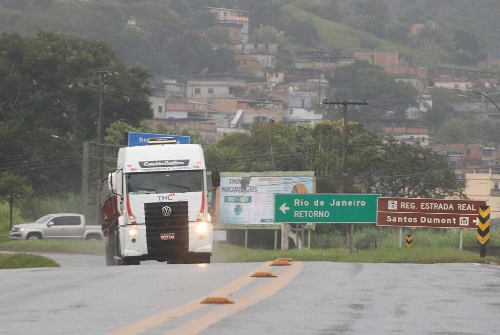 Atenção na BR-040: trecho entre Juiz de Fora e BH terá interdições parciais até domingo 1 BR-040 terá obras em cidades da Zona da Mata e do Campo das Vertentes