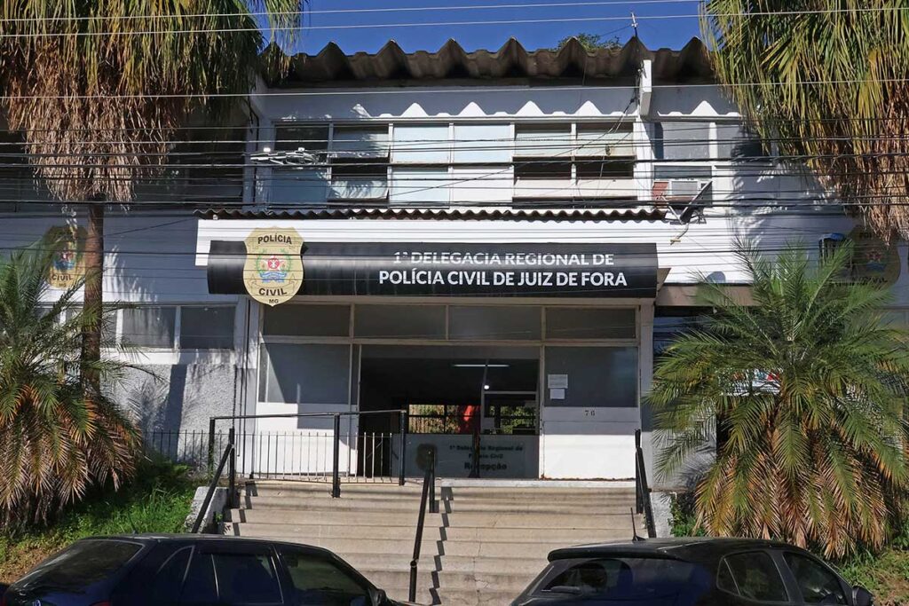 Homem é preso com 8 mil litros de cachaça irregular em Juiz de Fora 1 Homem é preso com 8 mil litros de cachaça irregular em Juiz de Fora