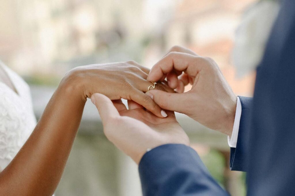 Lei para comemorar 'fidelidade conjugal e casamento monogâmico' é ...